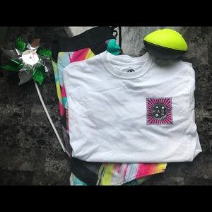 Men’s Small White Maui & Sons T-Shirt